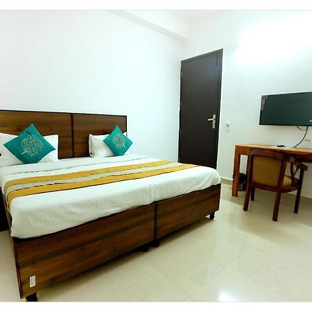Gupta Residency Near Ajnara Heritage Нойда Экстерьер фото