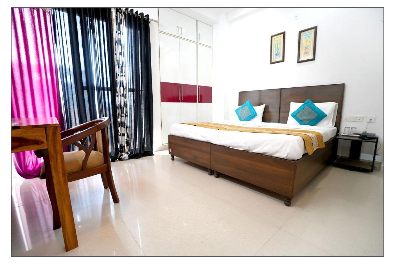 Gupta Residency Near Ajnara Heritage Нойда Экстерьер фото