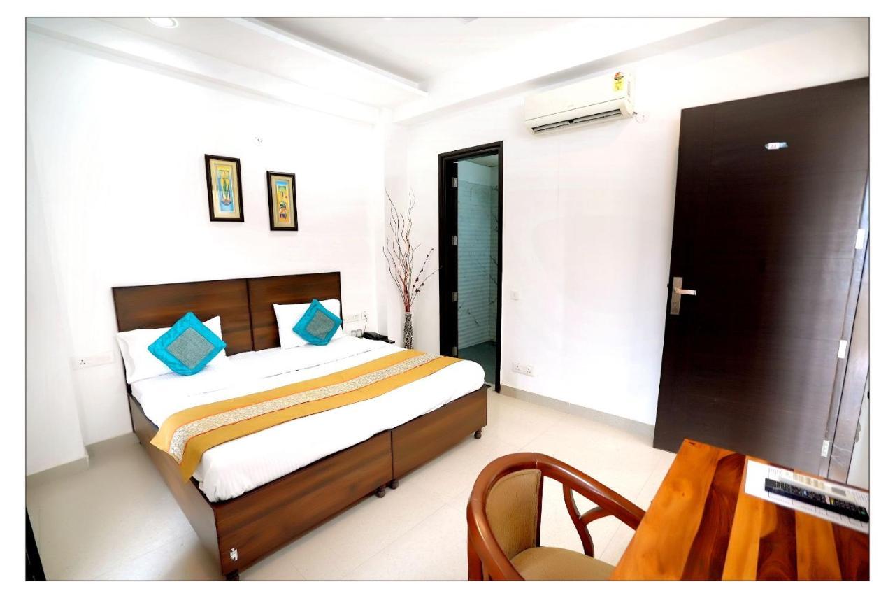 Gupta Residency Near Ajnara Heritage Нойда Экстерьер фото