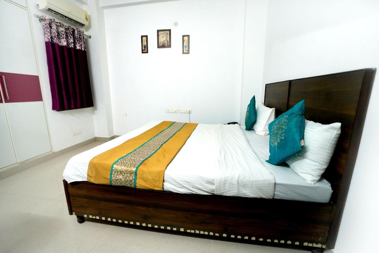 Gupta Residency Near Ajnara Heritage Нойда Экстерьер фото