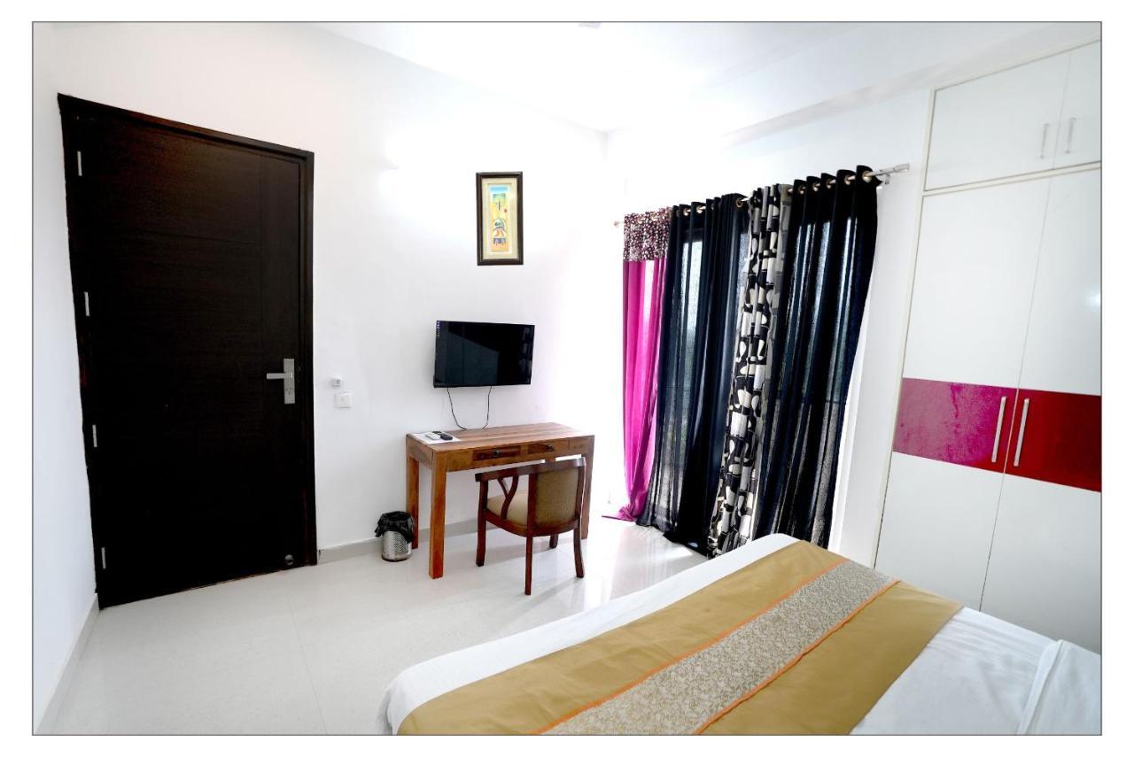 Gupta Residency Near Ajnara Heritage Нойда Экстерьер фото
