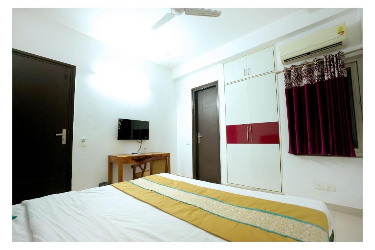 Gupta Residency Near Ajnara Heritage Нойда Экстерьер фото