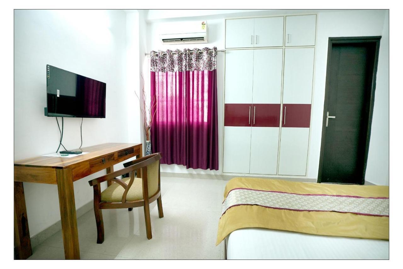 Gupta Residency Near Ajnara Heritage Нойда Экстерьер фото