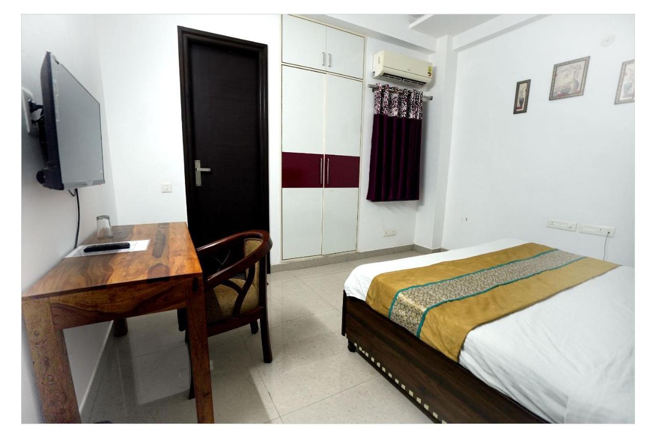 Gupta Residency Near Ajnara Heritage Нойда Экстерьер фото
